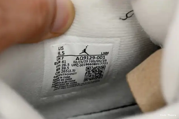 Kick Theory Jordan Frozen Moments 4 WMNS Air AQ9129-001 0501